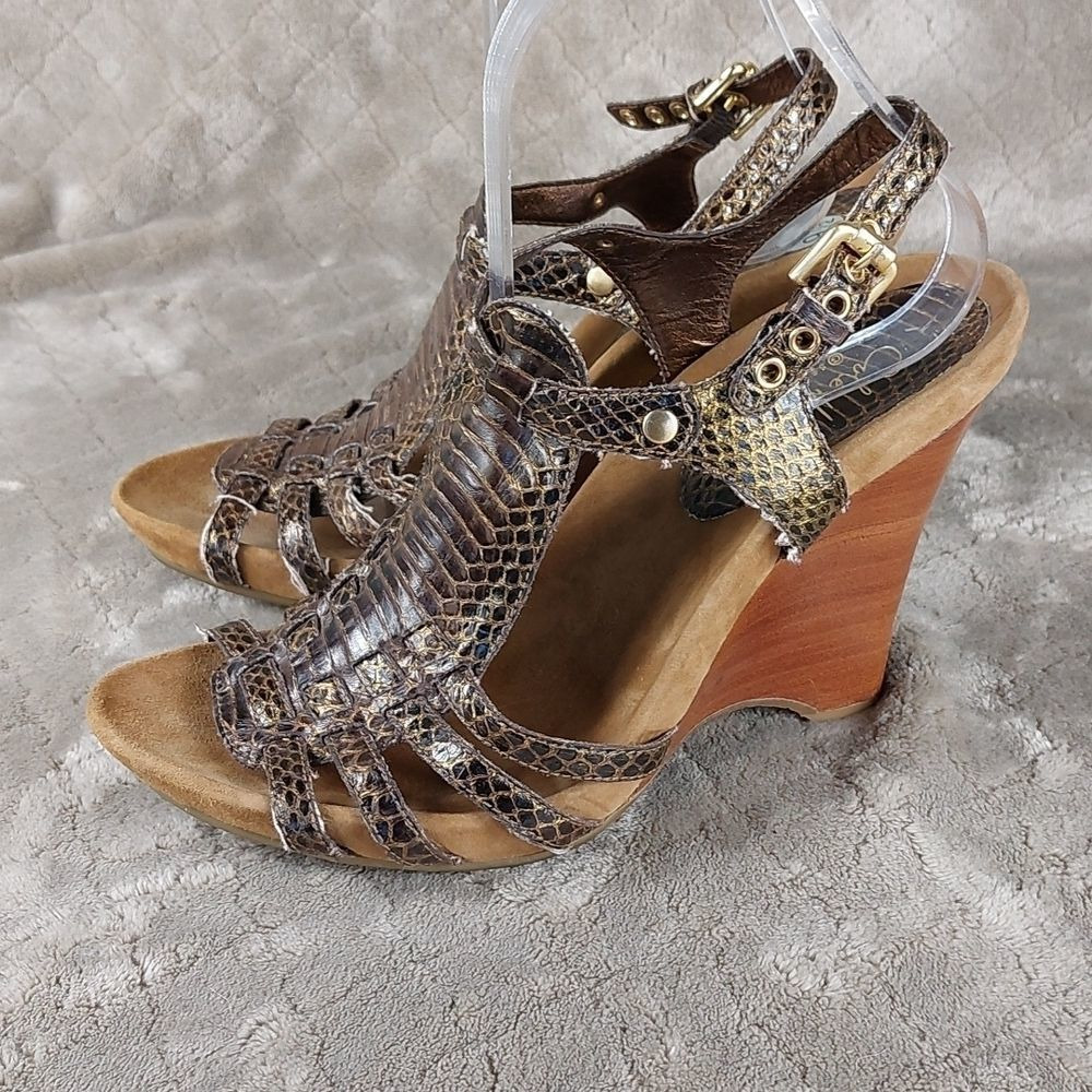 Cole Haan 9.5 wedge